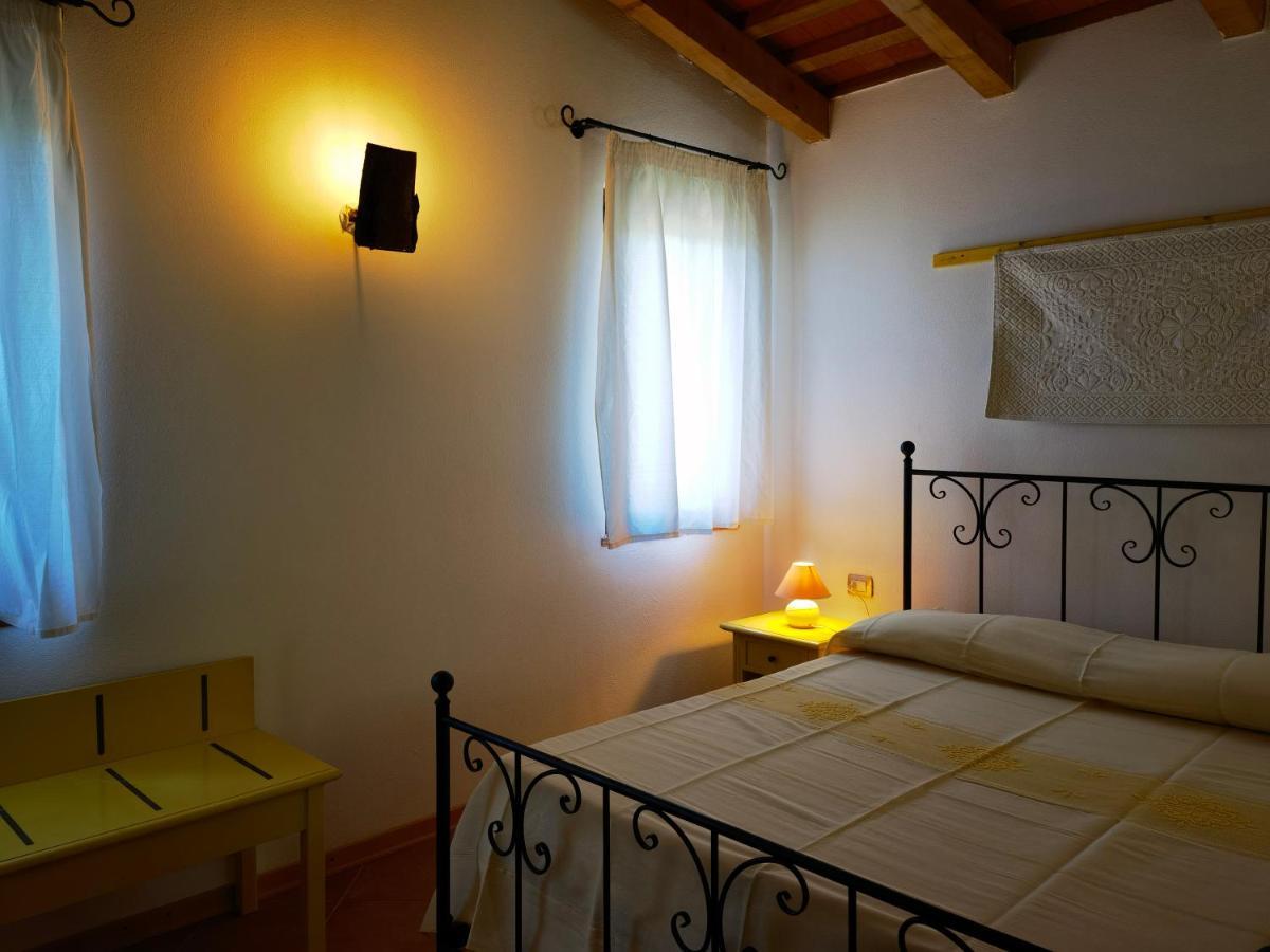 La Corte Degli Ulivi - Albergo Rurale Tresnuraghes ภายนอก รูปภาพ