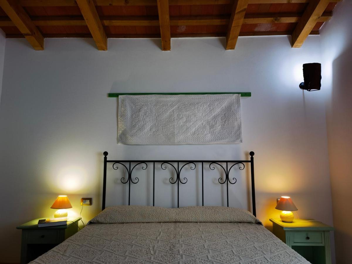 La Corte Degli Ulivi - Albergo Rurale Tresnuraghes ภายนอก รูปภาพ