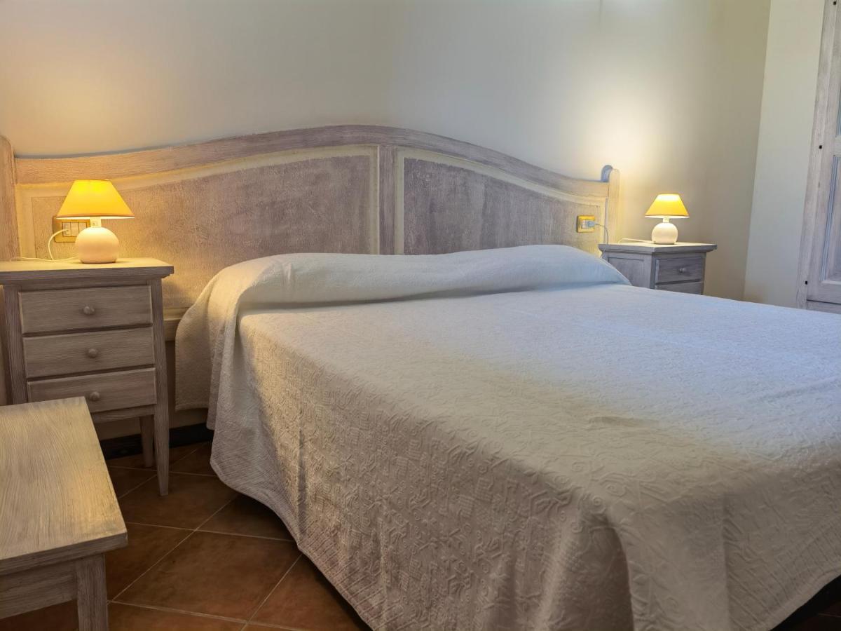 La Corte Degli Ulivi - Albergo Rurale Tresnuraghes ภายนอก รูปภาพ