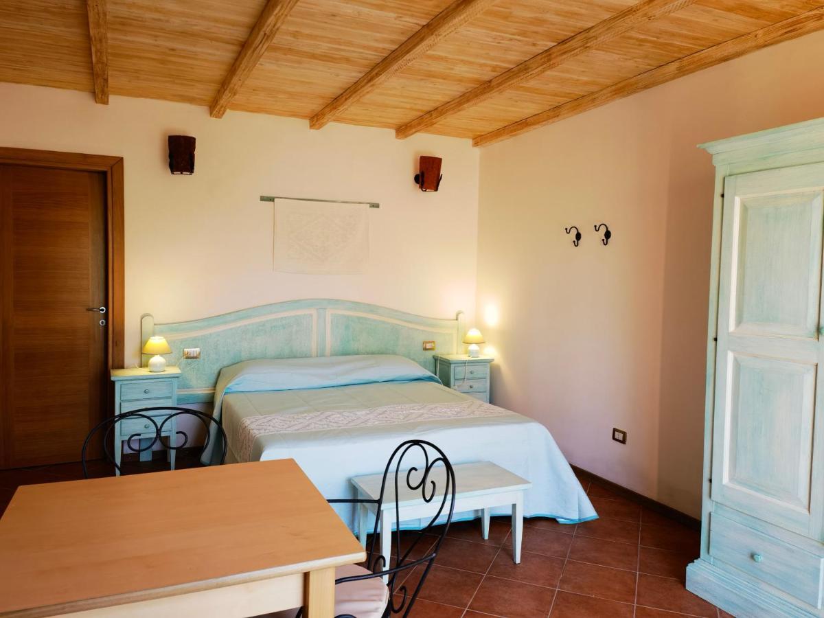 La Corte Degli Ulivi - Albergo Rurale Tresnuraghes ภายนอก รูปภาพ