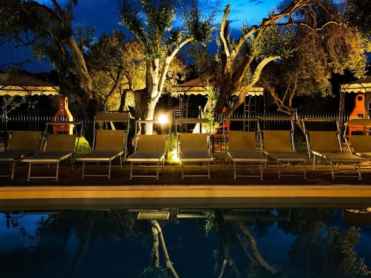 La Corte Degli Ulivi - Albergo Rurale Tresnuraghes ภายนอก รูปภาพ