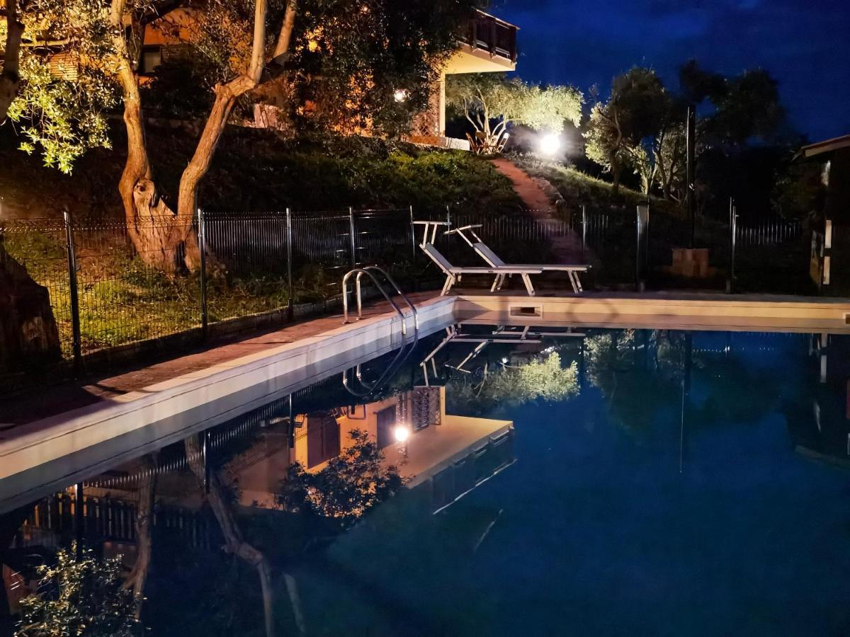La Corte Degli Ulivi - Albergo Rurale Tresnuraghes ภายนอก รูปภาพ