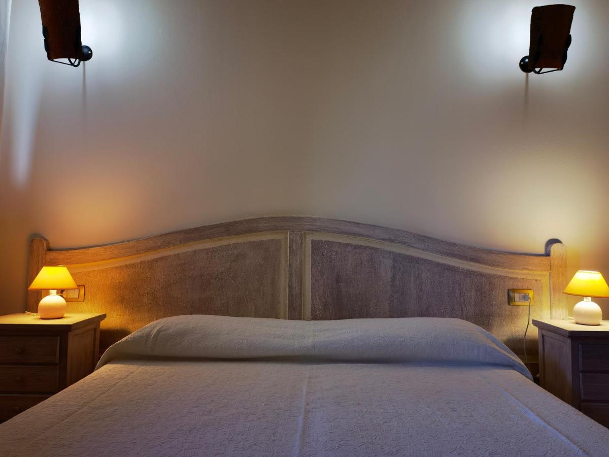 La Corte Degli Ulivi - Albergo Rurale Tresnuraghes ภายนอก รูปภาพ
