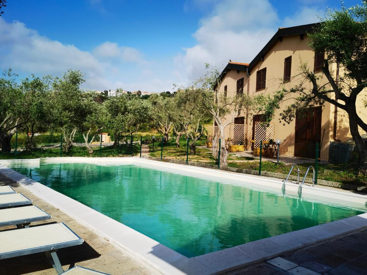 La Corte Degli Ulivi - Albergo Rurale Tresnuraghes ภายนอก รูปภาพ